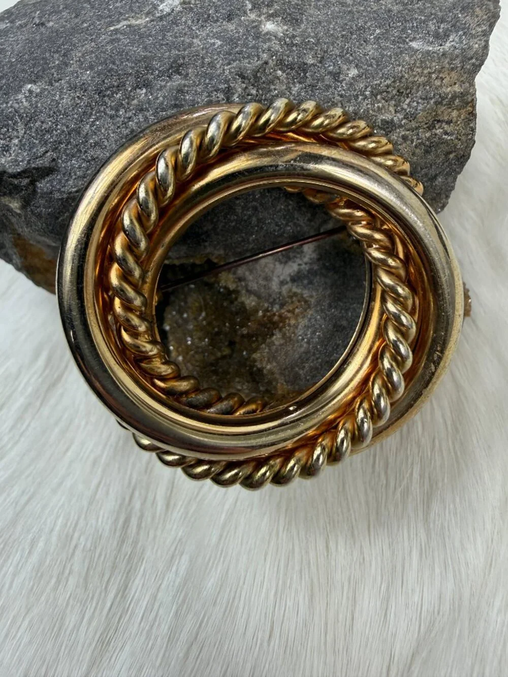 Vintage Gold Tone Interlocking Circles Round Brooch 1.75